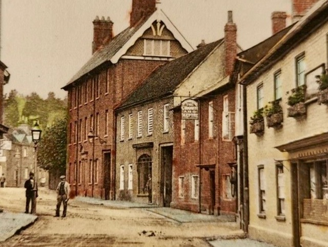 Crown & Sceptre, Ampthill