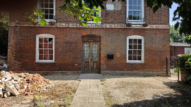 The Dreadnought, Reading