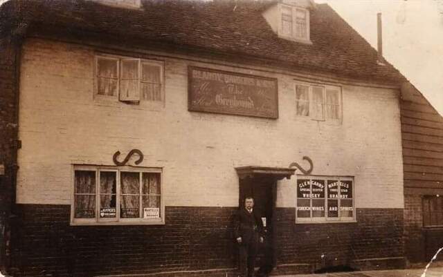 The Greyhound, Reading