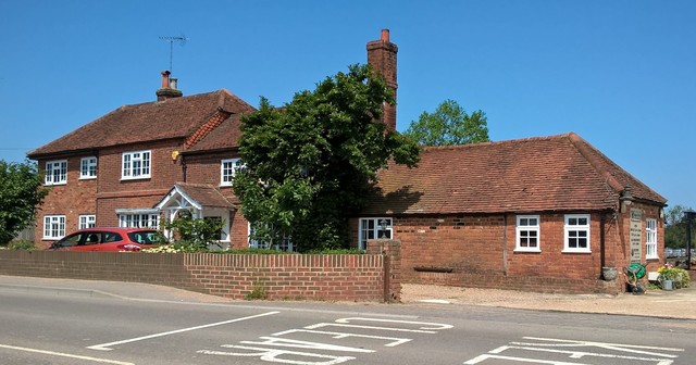 Magpie & Parrot, Shinfield