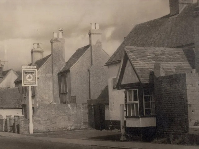 The Swan, Three Mile Cross