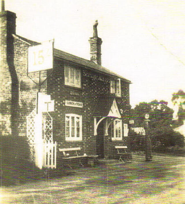 Three Crowns, Bledlow