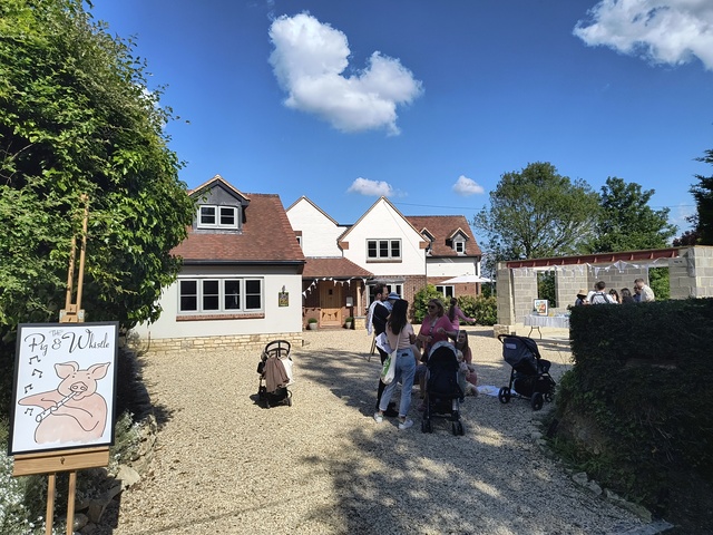 Pig & Whistle, Chearsley