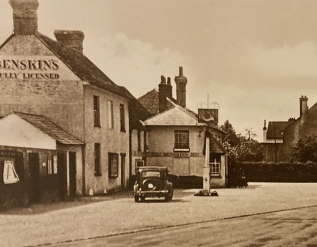 French Horn, Gerrards Cross