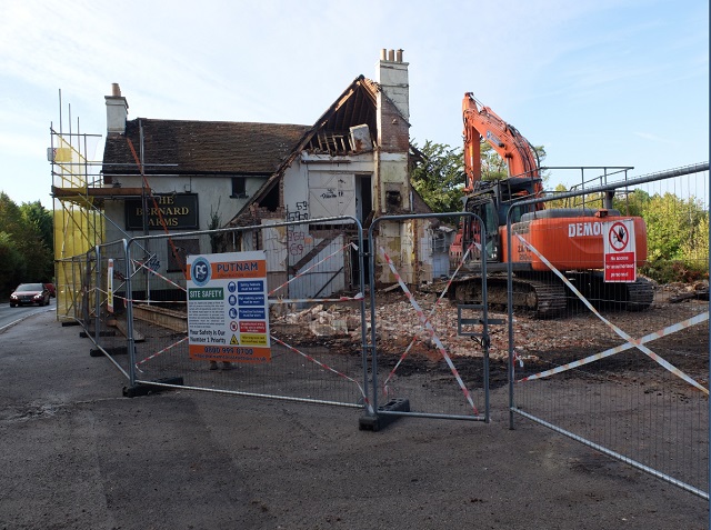 Bernard Arms, Great Kimble