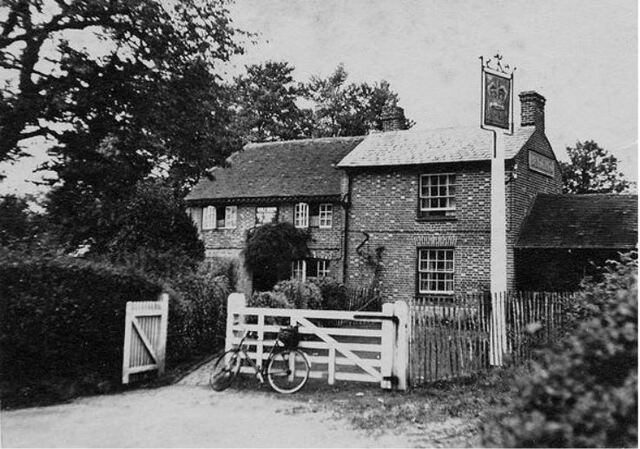 The Crown, Lacey Green