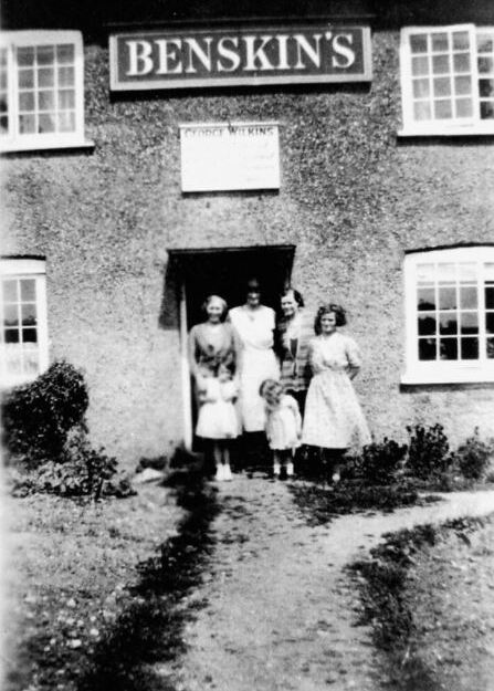 The Griffin, Mop End