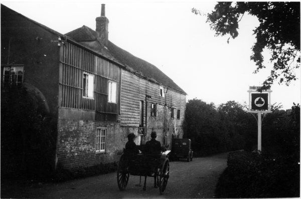 Three Horseshoes, Saunderton