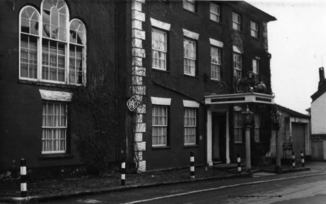 Golden Lion, Ashburton