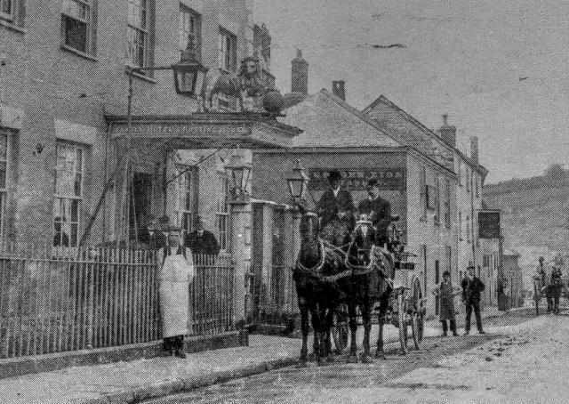 Golden Lion, Ashburton
