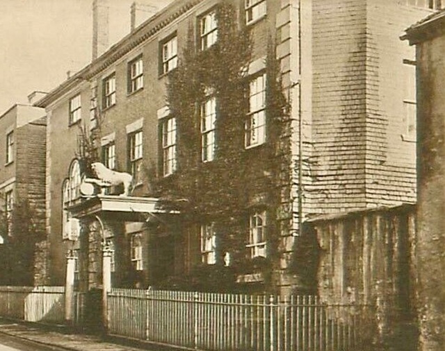 Golden Lion, Ashburton