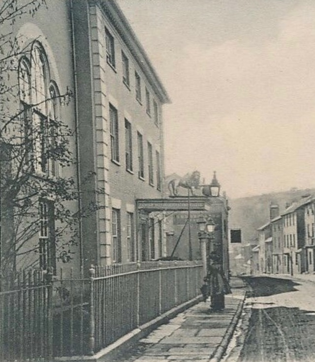 Golden Lion, Ashburton