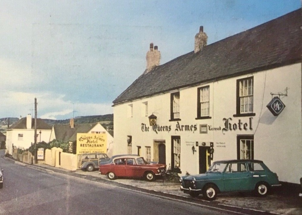 Queens Armes, Charmouth