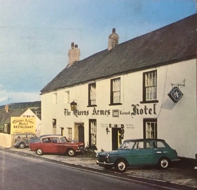 Queens Armes, Charmouth
