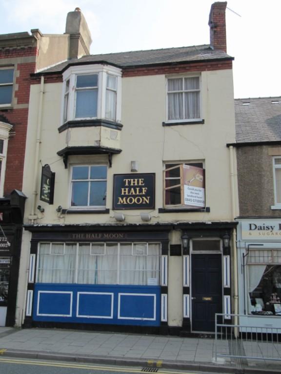 Half Moon, Darlington