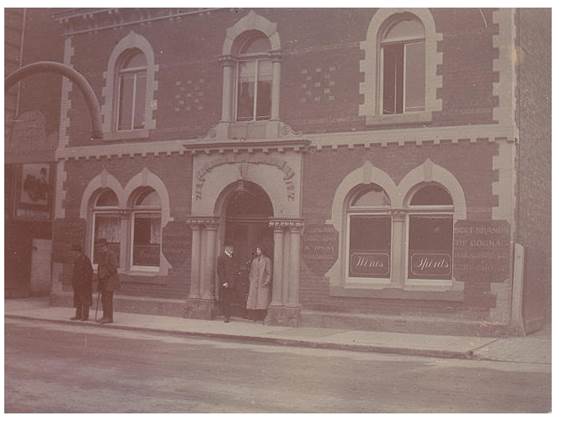 Lion & Lmab, Brentwood