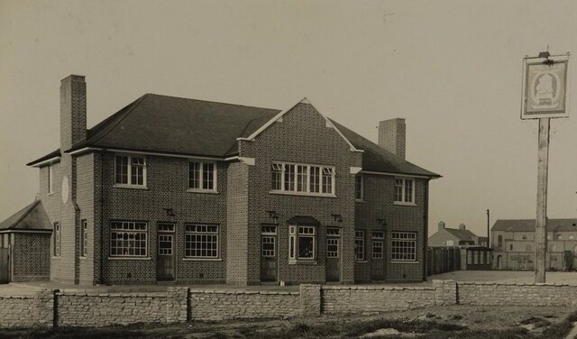 Alfreds Head, Hainault