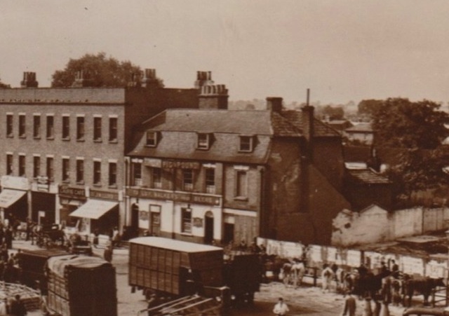 Pig In The Pound, Romford