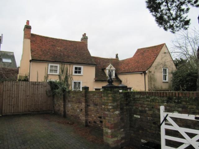 Three Crowns, Rowhedge