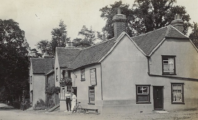 The Bell, Willingale