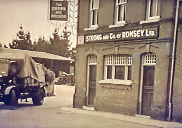 Crown & Anchor, Lymington