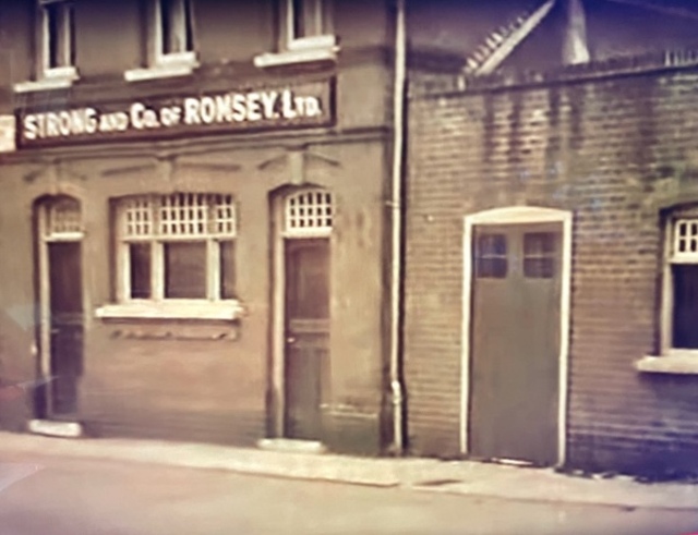 Crown & Anchor, Lymington