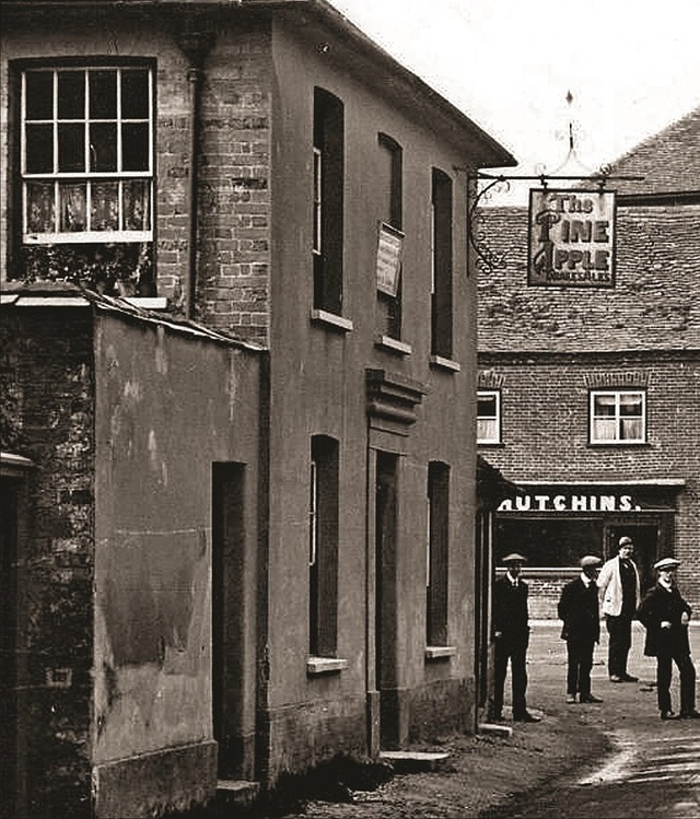 The Pineapple, Whitchurch