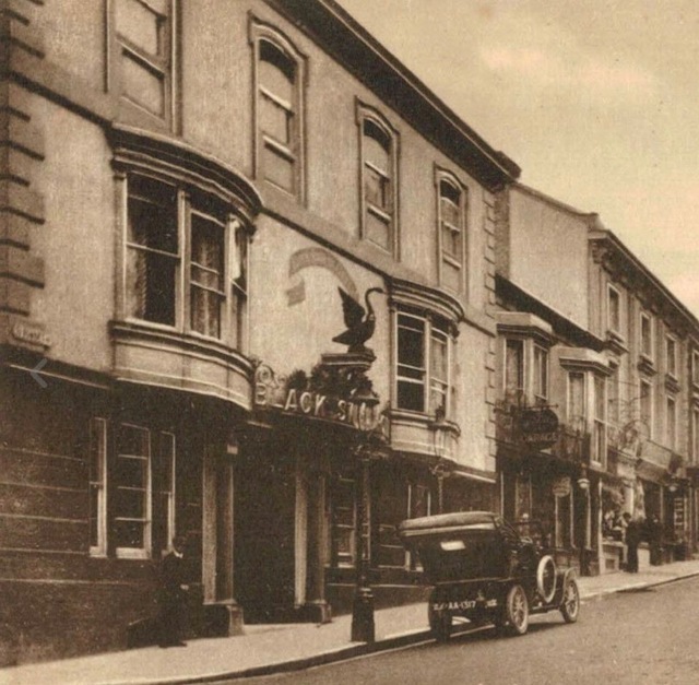 Black Swan, Winchester