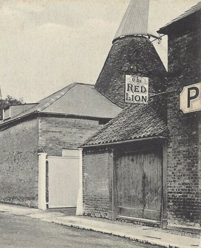 Red Lion, Ware
