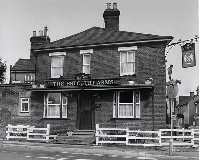 Estcourt Arms, Watford