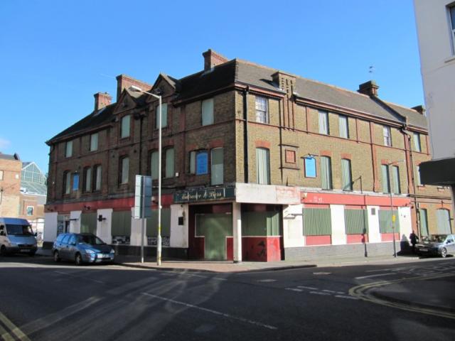 Sir Robert Peel, Watford