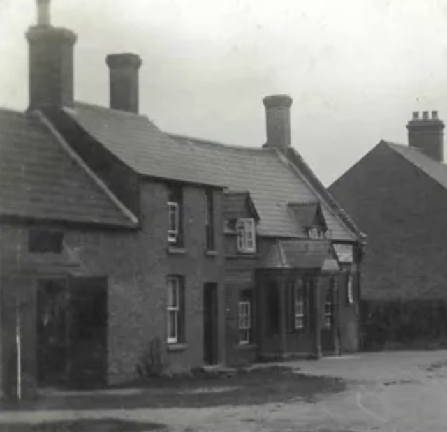 Black Horse, Farcet