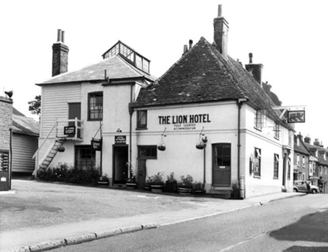 Lion Hotel, Ash