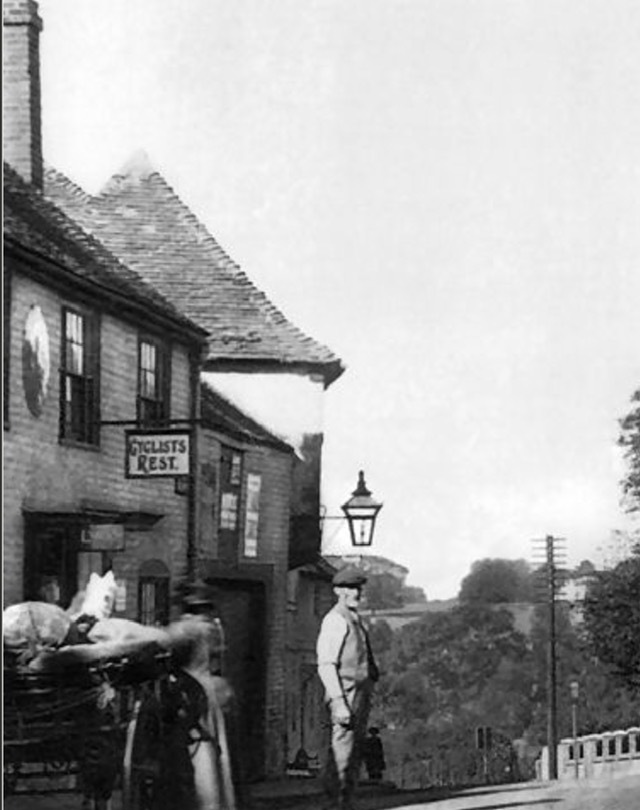 Three Squirrels, Boughton