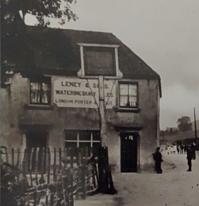 Fleur De Lys, Burham