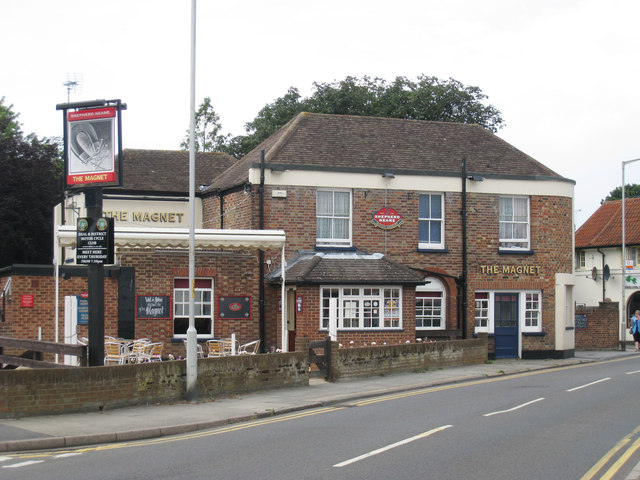 Magnet Inn, Deal