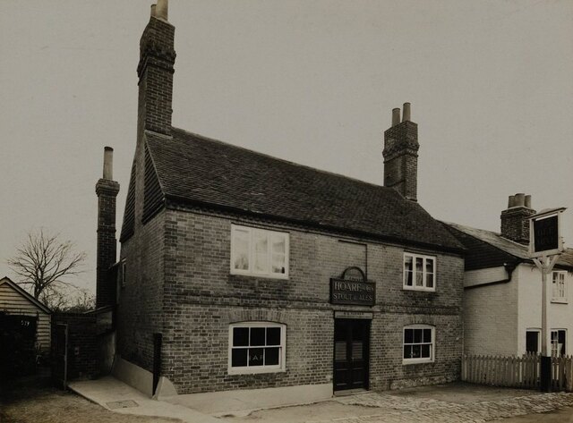 The Beehive, Riverhead