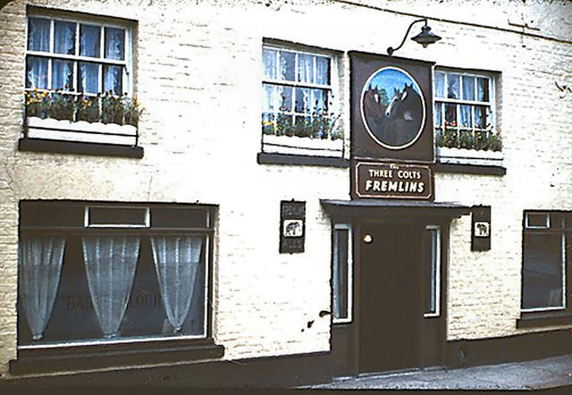 Three Colts, Sandwich