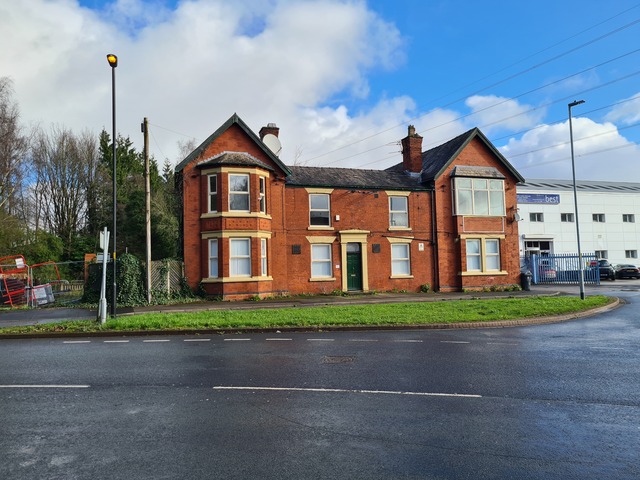 Railway & Linnet, Chadderton