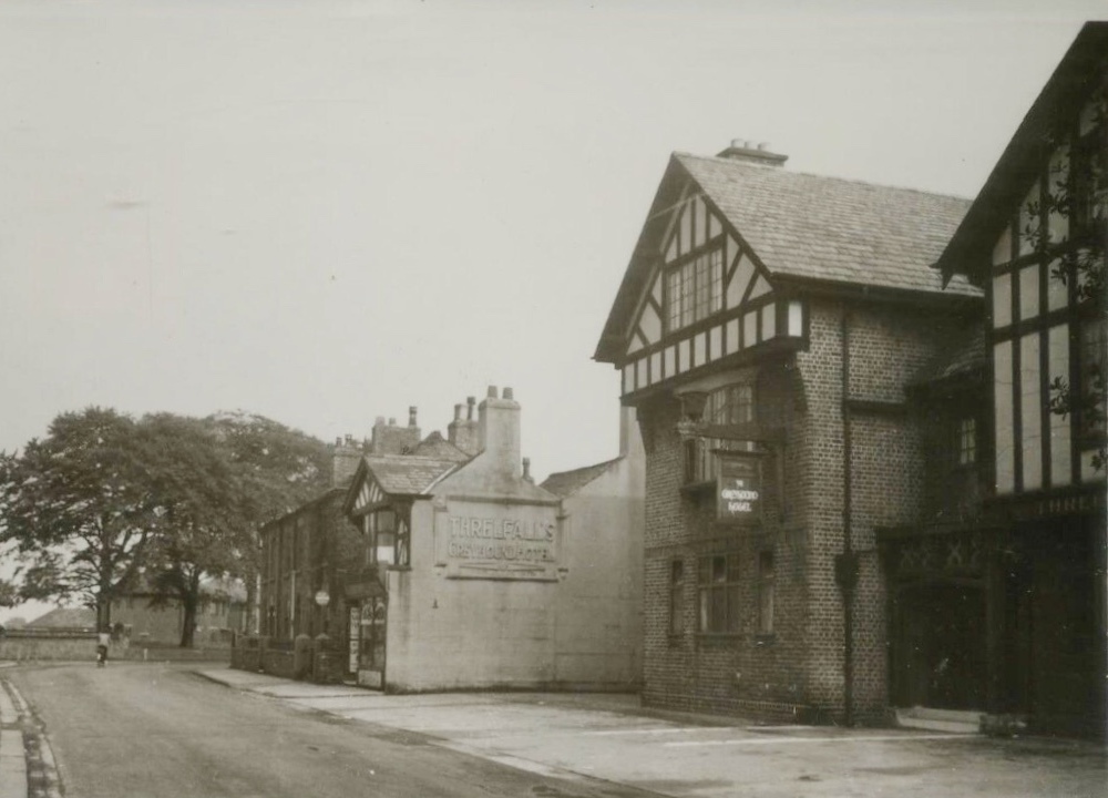 Village Inn, Flixton