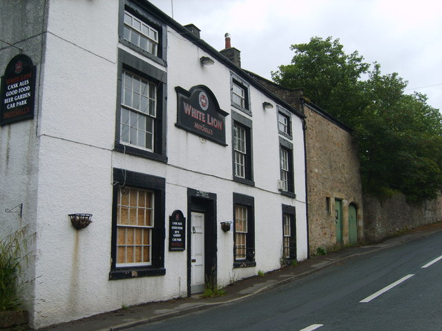 White Lion, Halton