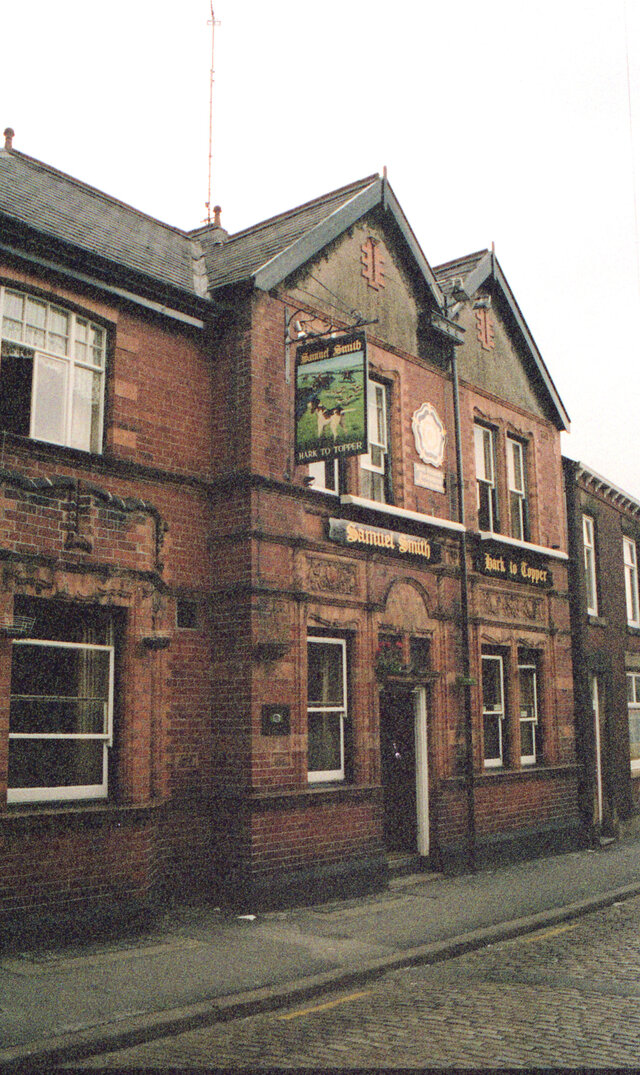 Hark To Topper, Oldham