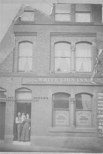 White Lion, Radcliffe