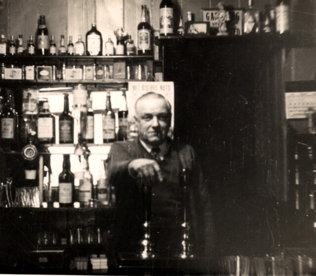 Hole In The Wall, Stamford