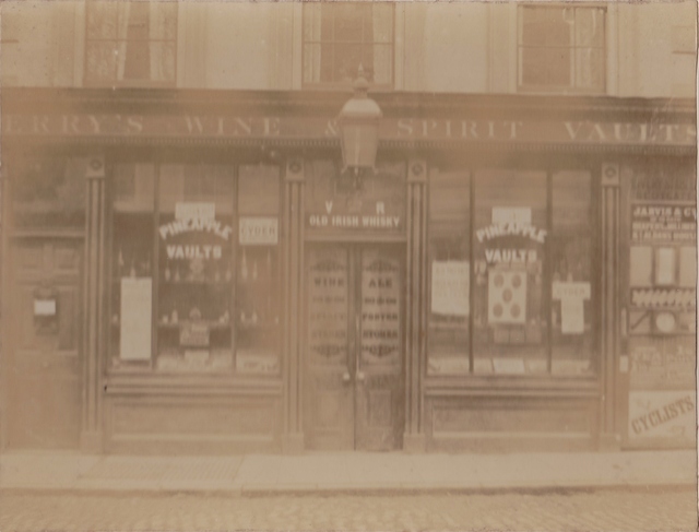 Pineapple Inn, Stamford