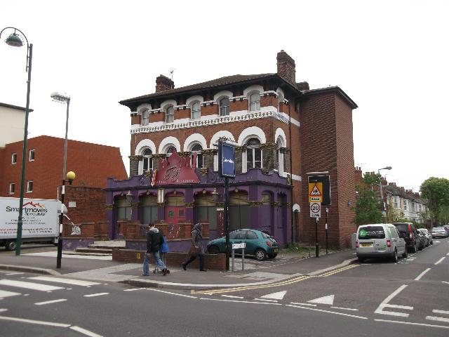 Lincolns, Leytonstone, E11