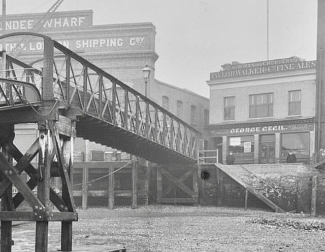 Horns & Chequers, Poplar