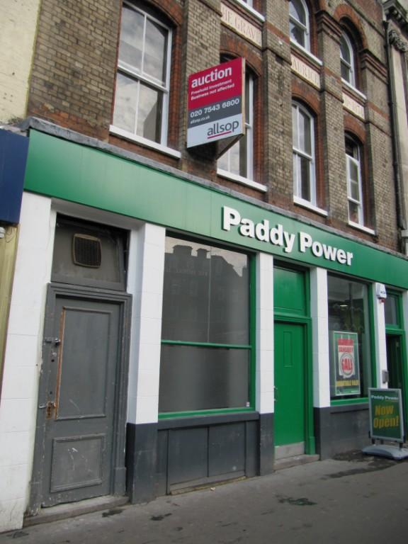 Grave Maurice, Shoreditch