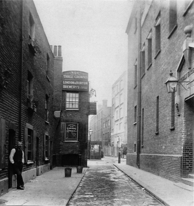 Three Crowns, Stepney