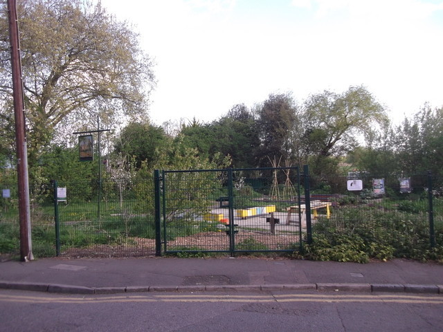 Robin Hood, Clapton, E5